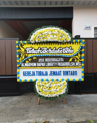 Papan Bunga Duka di Pakuniran